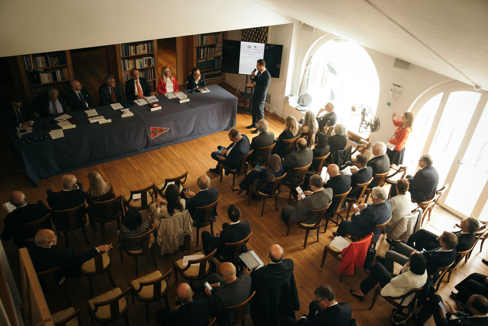 Veduta panoramica della sala del Circolo degli Esteri durante i lavori dell'Assemblea