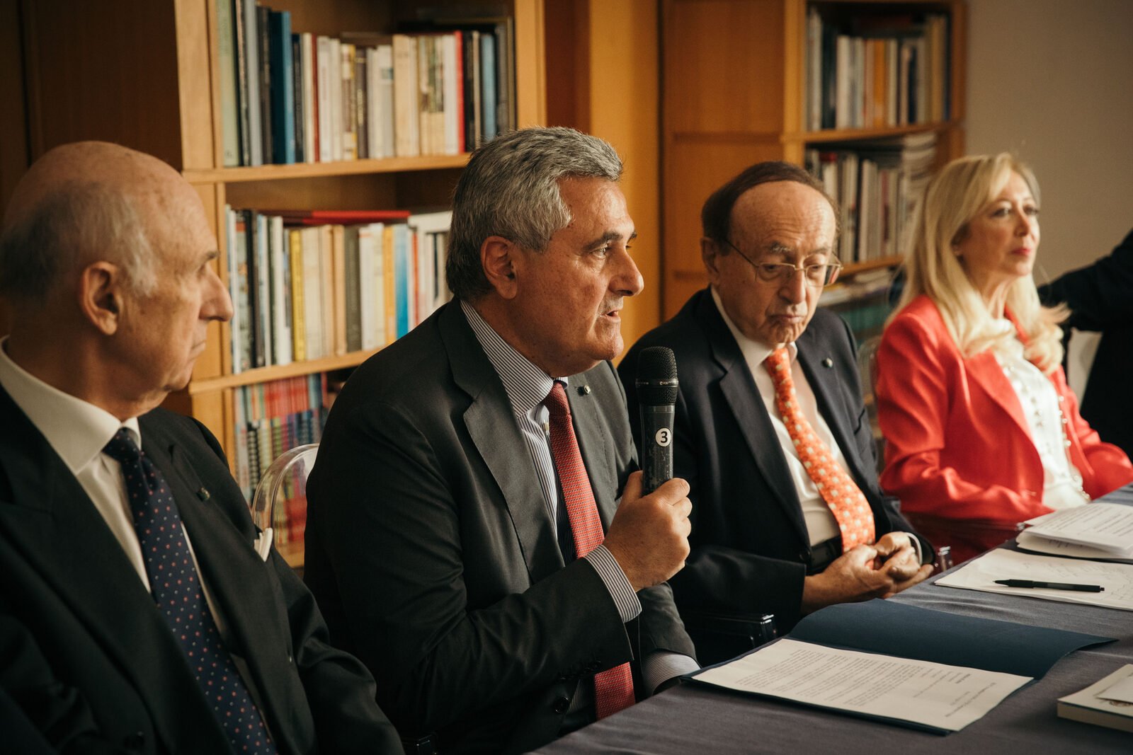 Intervento al tavolo della presidenza durante l'Assemblea UCOI e il Congresso UCOIM dedicato alla riforma della Farnesina